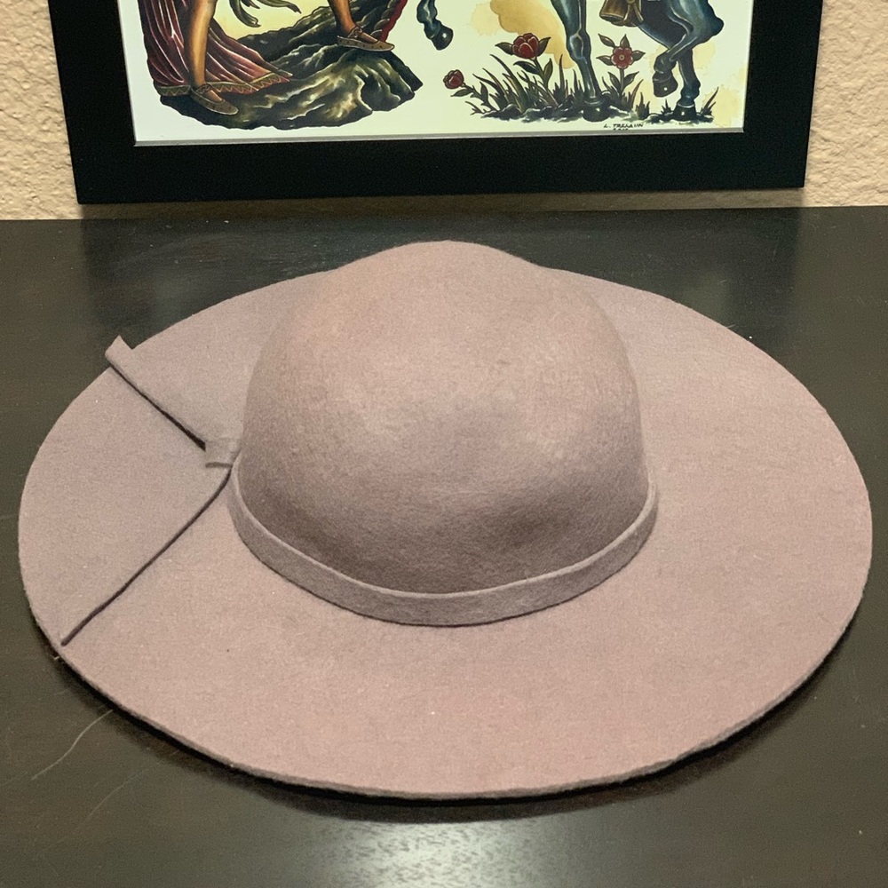 Super floppy wool hat. Lavender grey SUPER CUTE ON